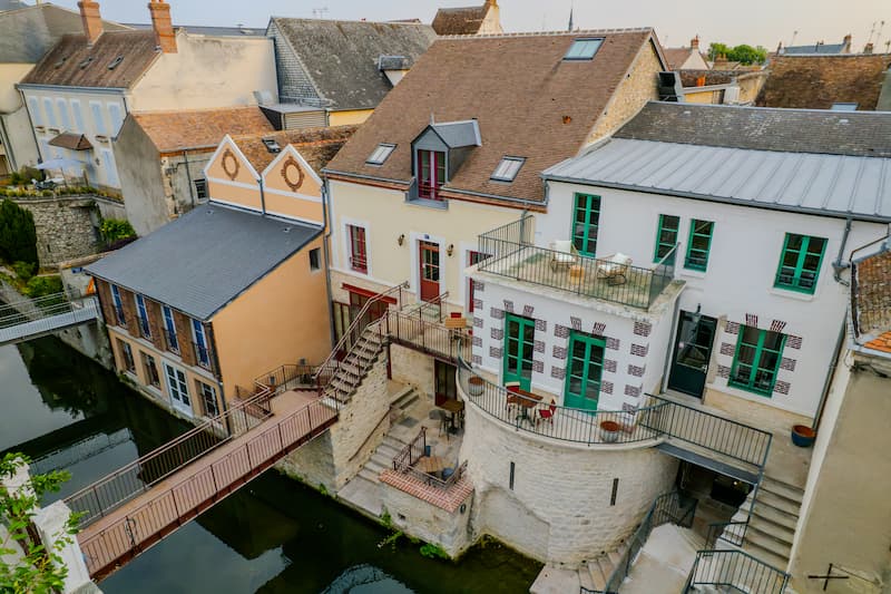 Une maison,  pas un hôtel